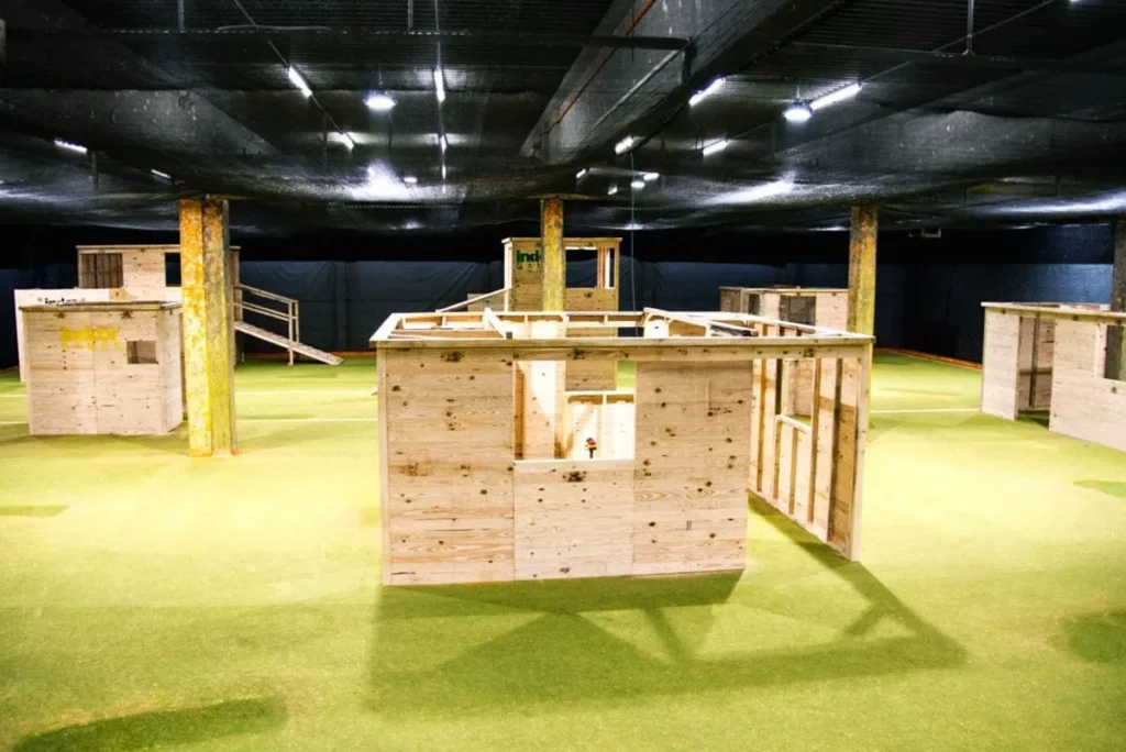 PaintballZone muenchen Spielfeld haeuser und halle